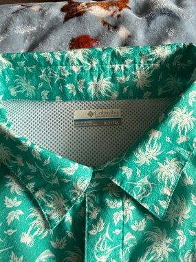 Columbia Men’s Teal Palm-Print Short Sleeve Button-Down Shirt